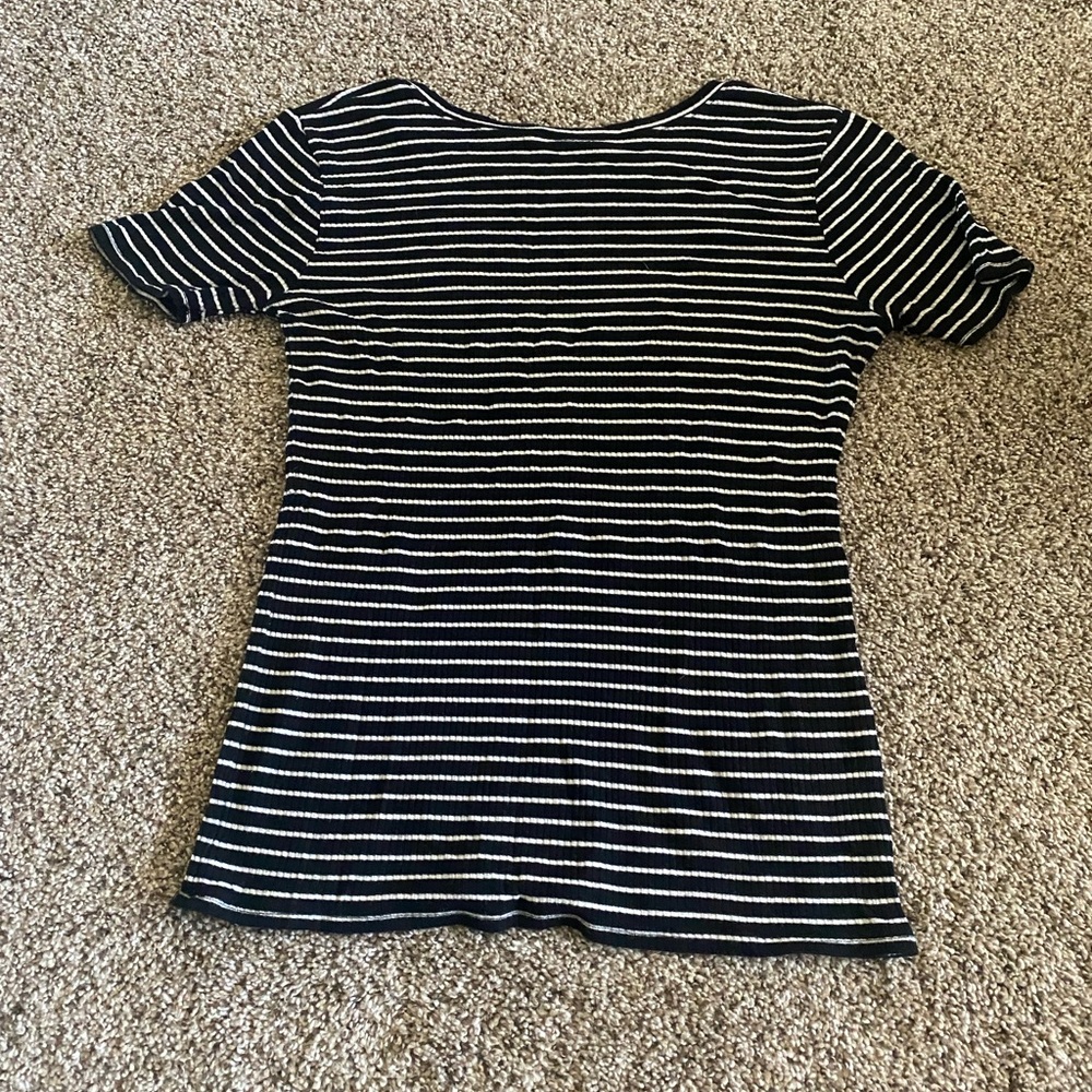 T-Shirt - Picture 2 of 3